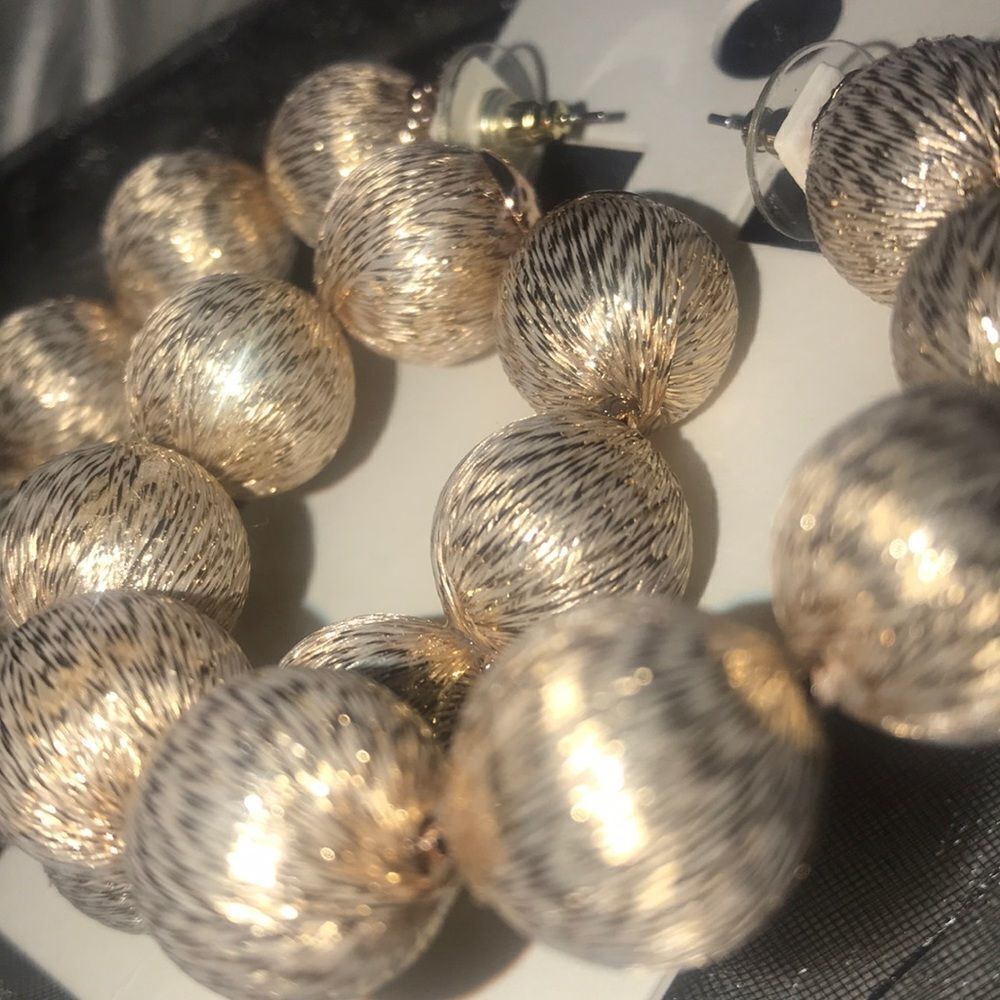 ✨ Thread-Wrapped Ball Hoop Earrings✨ - Picture 4 of 6